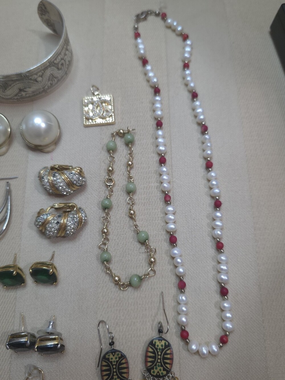 RESELLERS!! LOT OF RESELLABLE JEWELRY. SOME DESIGNER SOME 925 & GENIUNE PEARLS - Picture 7 of 14